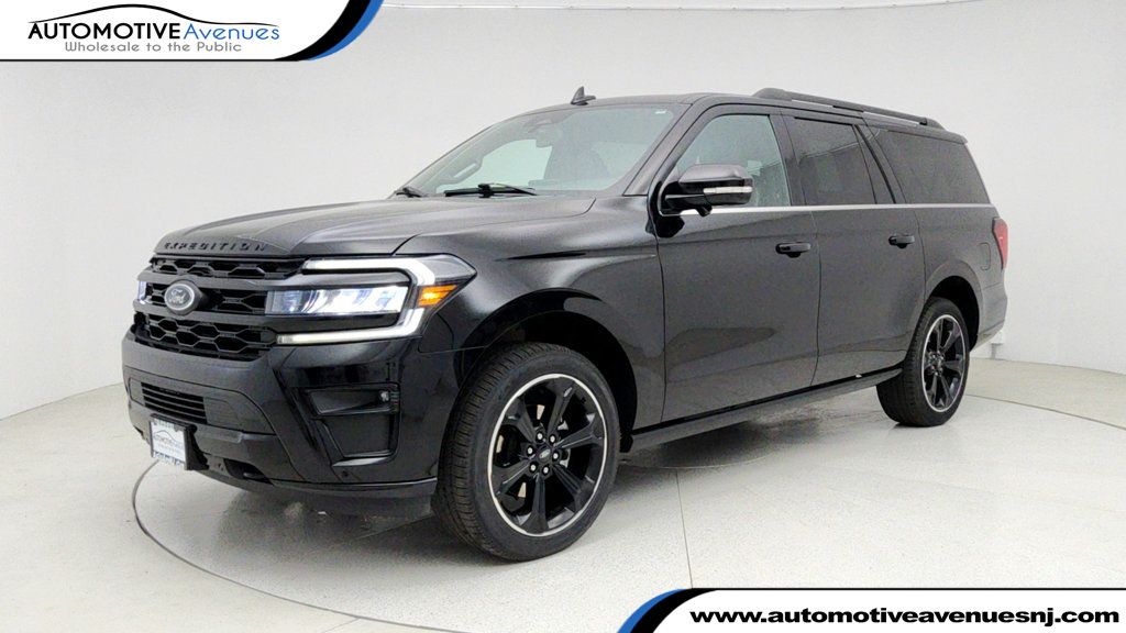 2022 Ford Expedition Max Limited 4x4 with Equipment 303A, 3.73 eLSD & 15.5'' Screen - 22942680 | Video 1