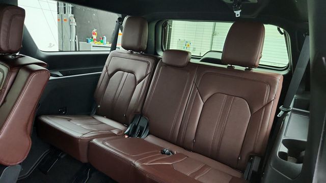 2022 Ford Expedition Max Limited 4x4 with Heavy-Duty Trailer Tow Package - 22950715 - 22