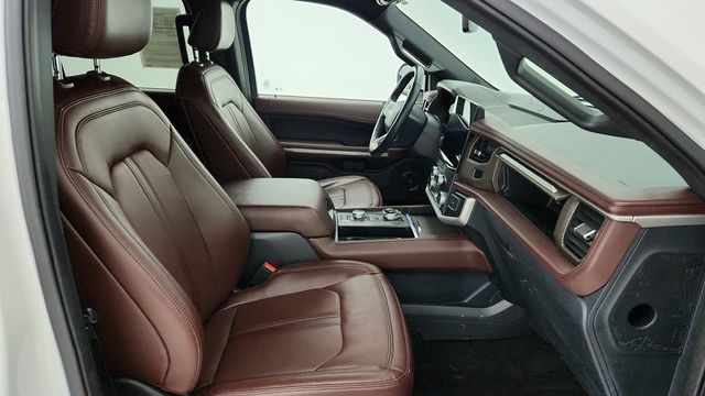 2022 Ford Expedition Max Limited 4x4 with Heavy-Duty Trailer Tow Package - 22950715 - 25