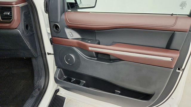 2022 Ford Expedition Max Limited 4x4 with Heavy-Duty Trailer Tow Package - 22950715 - 27