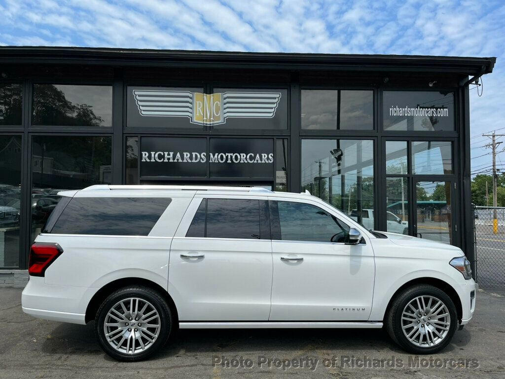 2022 Ford Expedition MAX Platinum photo 2