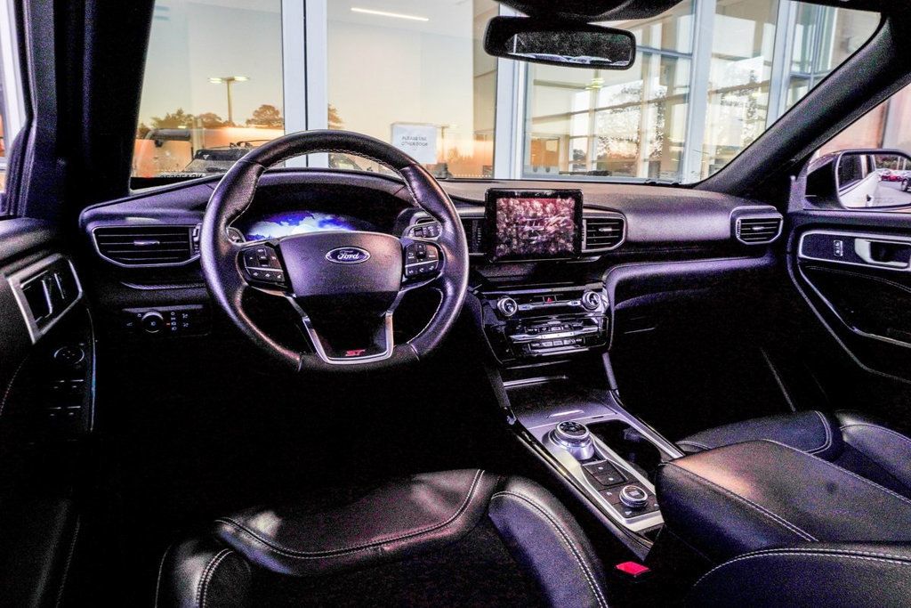 2022 Ford Explorer ST photo 4