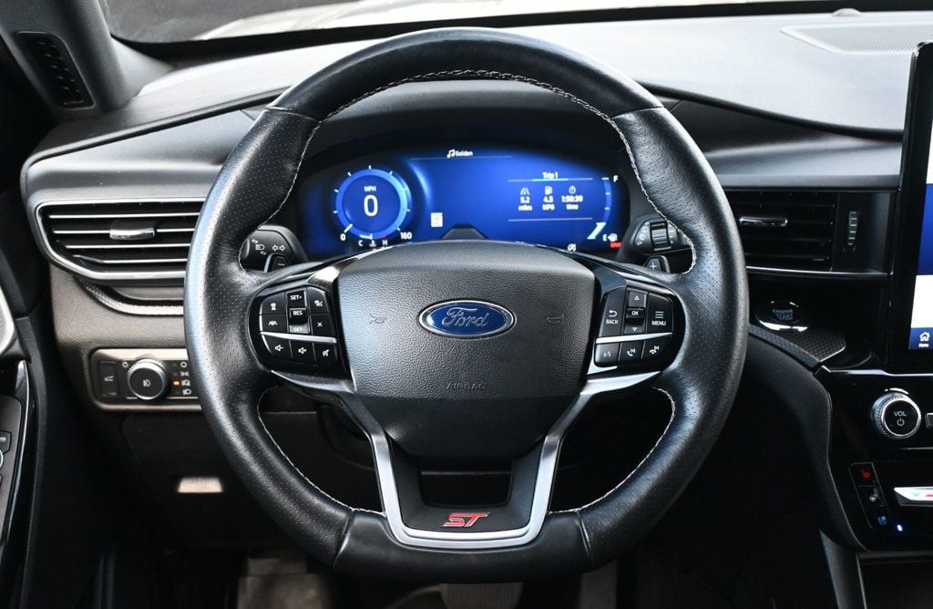 2022 Ford Explorer ST photo 2
