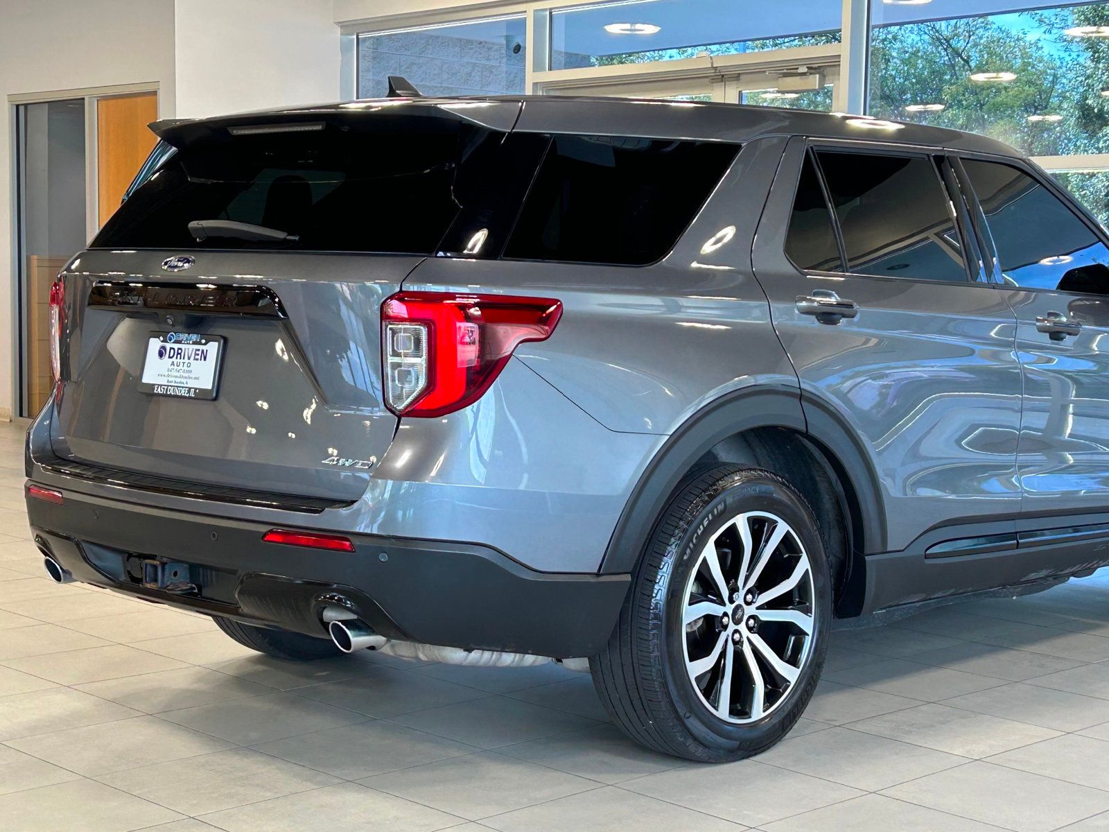 2022 Ford Explorer ST-Line photo 9