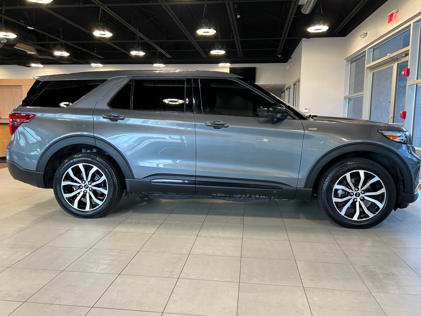 2022 Ford Explorer ST-Line photo 13