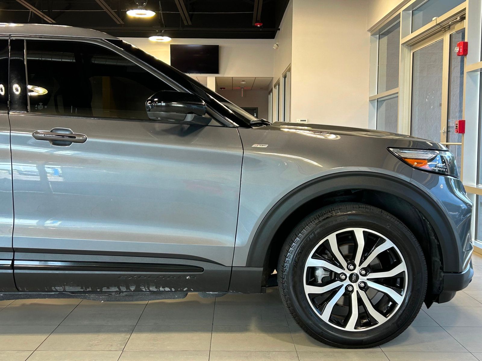 2022 Ford Explorer ST-Line photo 14