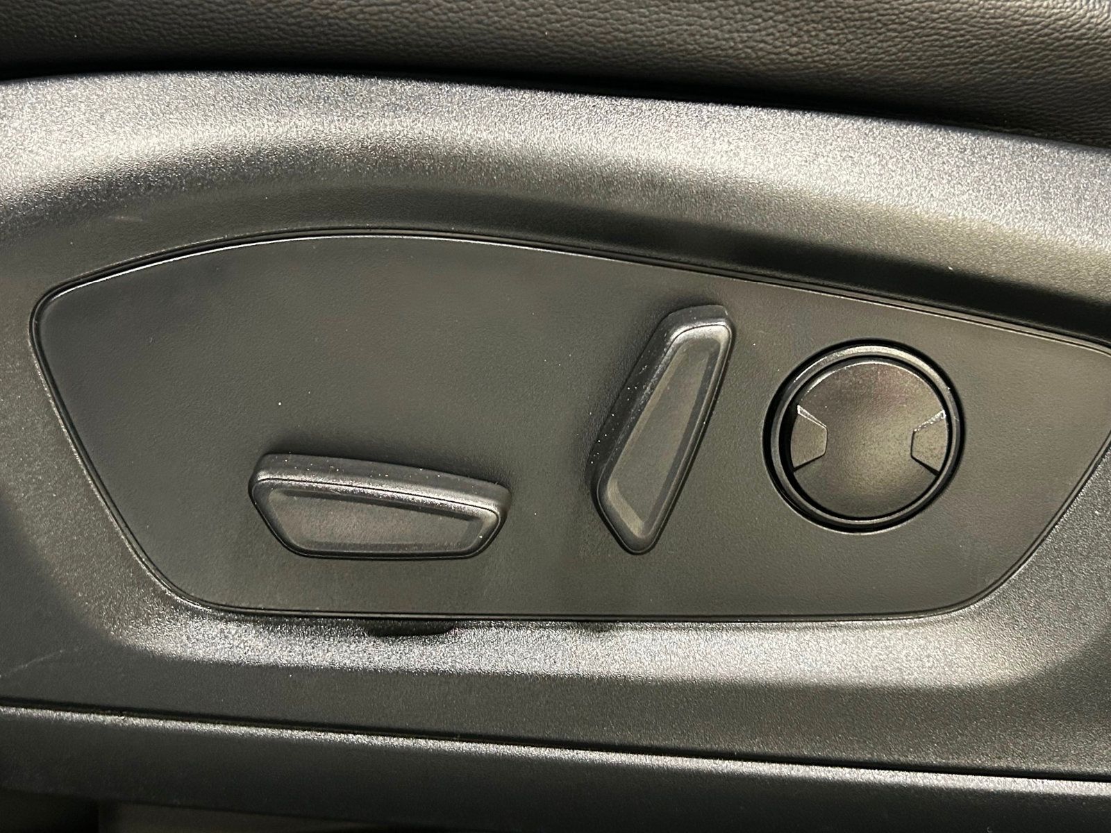 2022 Ford Explorer ST-Line photo 18