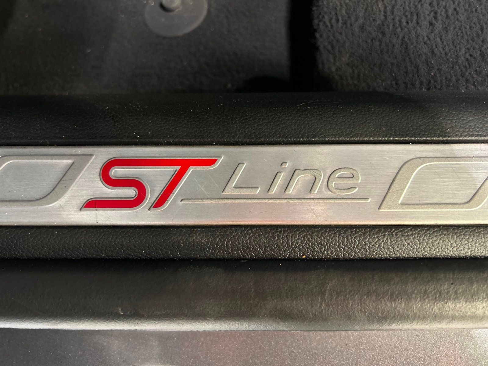2022 Ford Explorer ST-Line photo 19