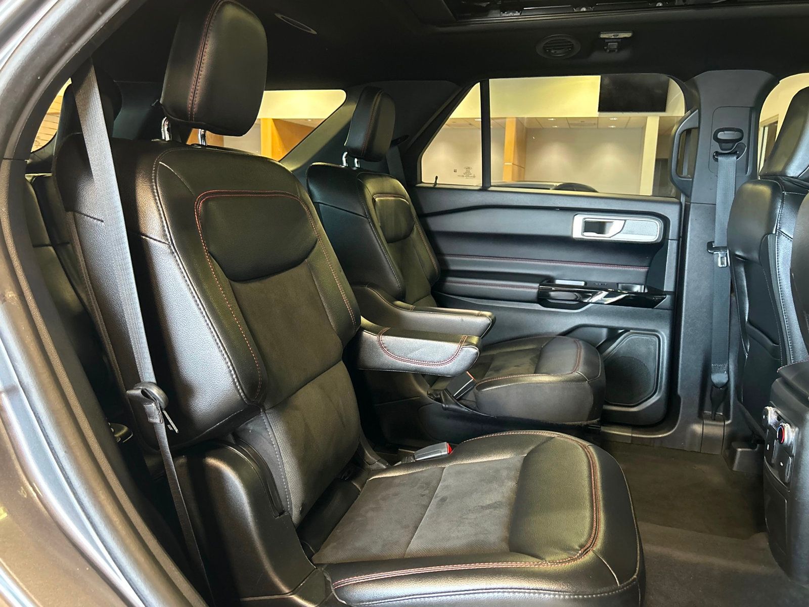 2022 Ford Explorer ST-Line photo 23