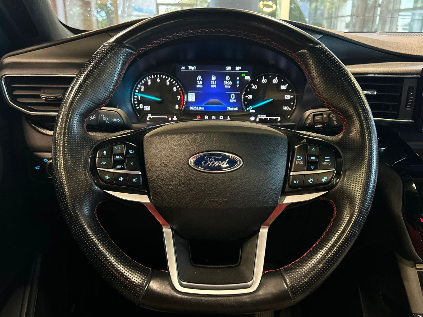 2022 Ford Explorer ST-Line photo 25