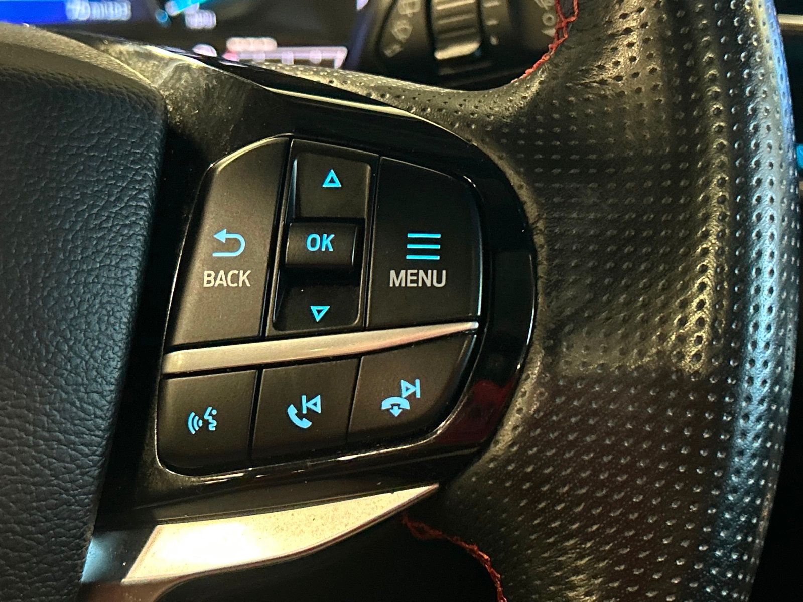 2022 Ford Explorer ST-Line photo 27