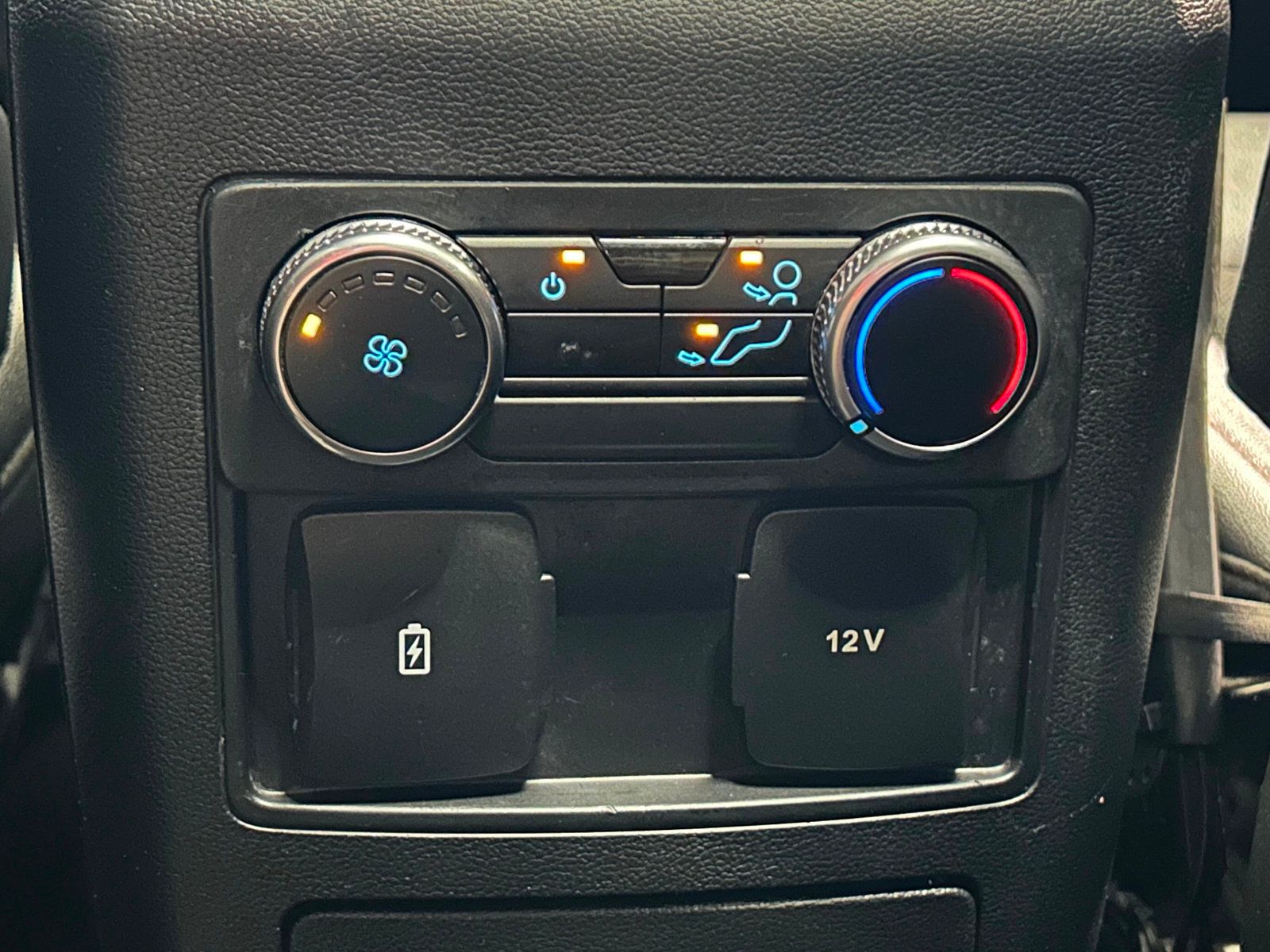 2022 Ford Explorer ST-Line photo 35