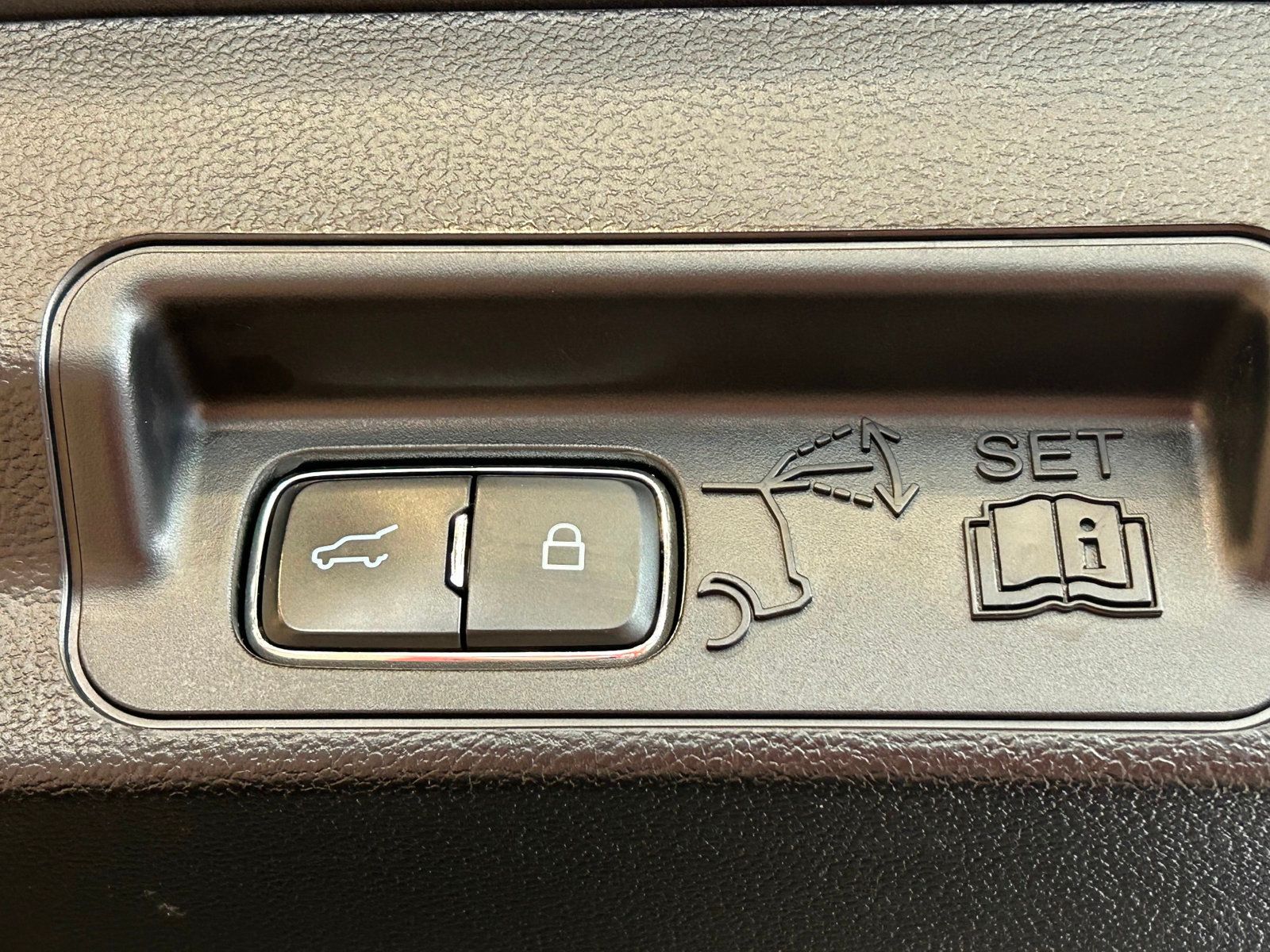2022 Ford Explorer ST-Line photo 37