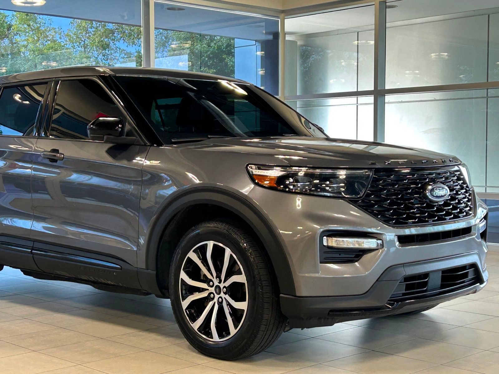 2022 Ford Explorer ST-Line photo 3