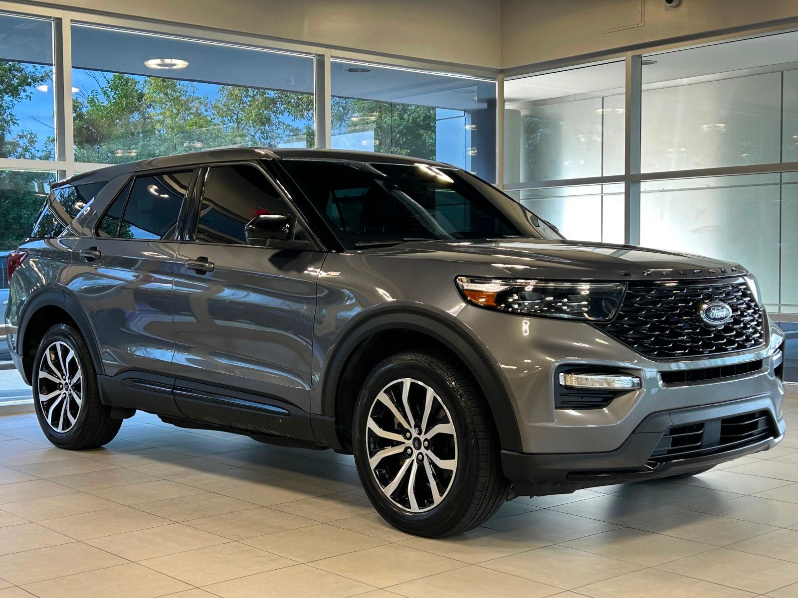 2022 Ford Explorer ST-Line photo 4