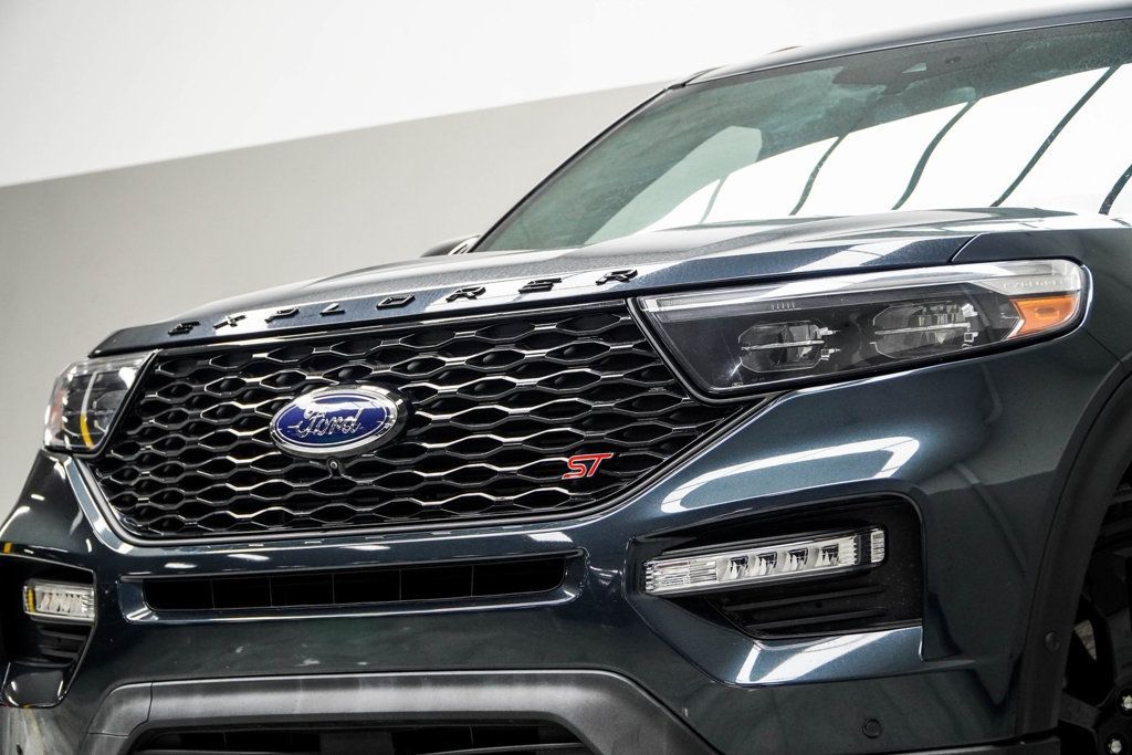 2022 Ford Explorer ST photo 2