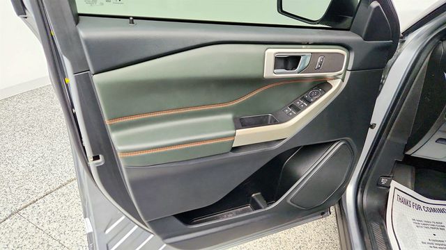 2022 Ford Explorer w/ Twin Panel Moonroof & Remote Window Operation - 23009692 - 10