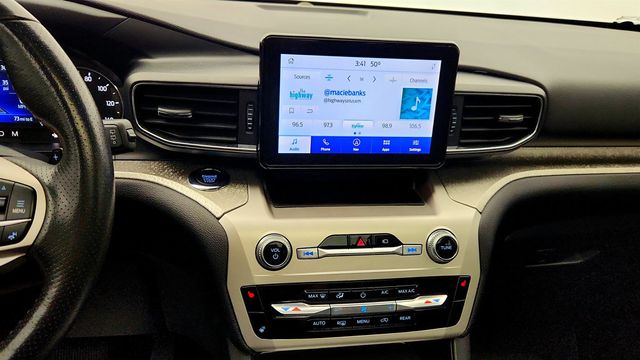 2022 Ford Explorer w/ Twin Panel Moonroof & Remote Window Operation - 23009692 - 17