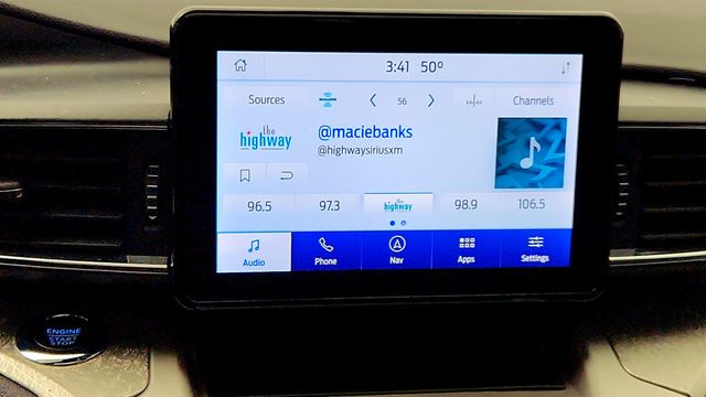 2022 Ford Explorer w/ Twin Panel Moonroof & Remote Window Operation - 23009692 - 18