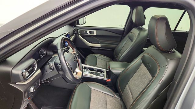 2022 Ford Explorer w/ Twin Panel Moonroof & Remote Window Operation - 23009692 - 20