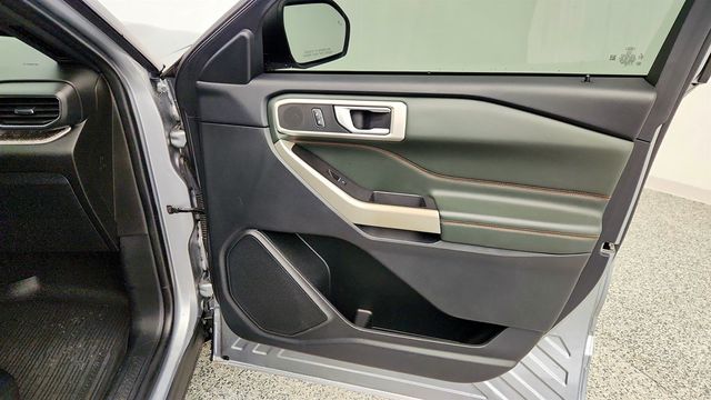 2022 Ford Explorer w/ Twin Panel Moonroof & Remote Window Operation - 23009692 - 26