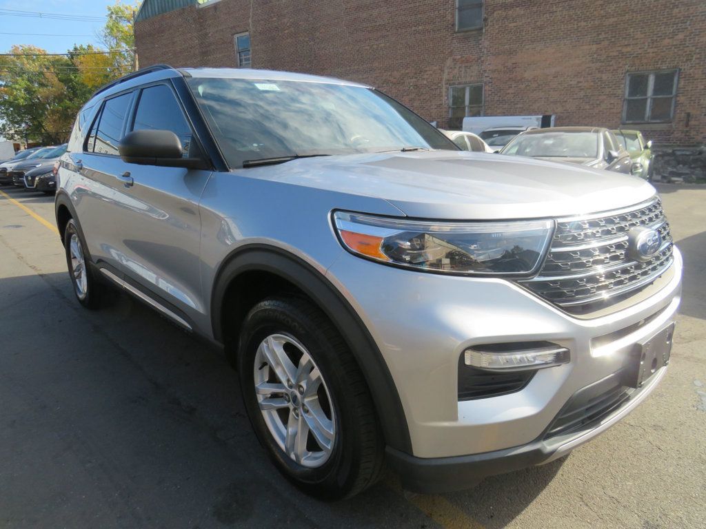 2022 Ford Explorer XLT photo 3