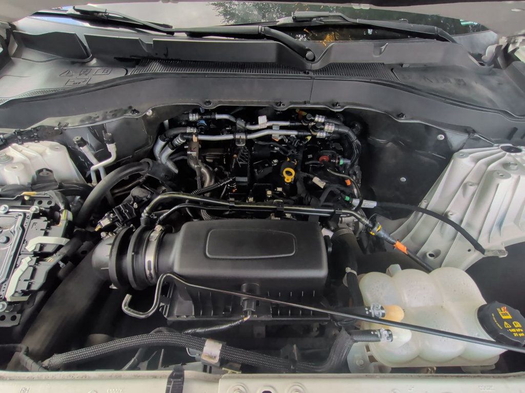 Ford Explorer XLT 4WD photo 11