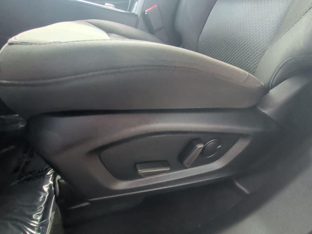 Ford Explorer XLT 4WD photo 13