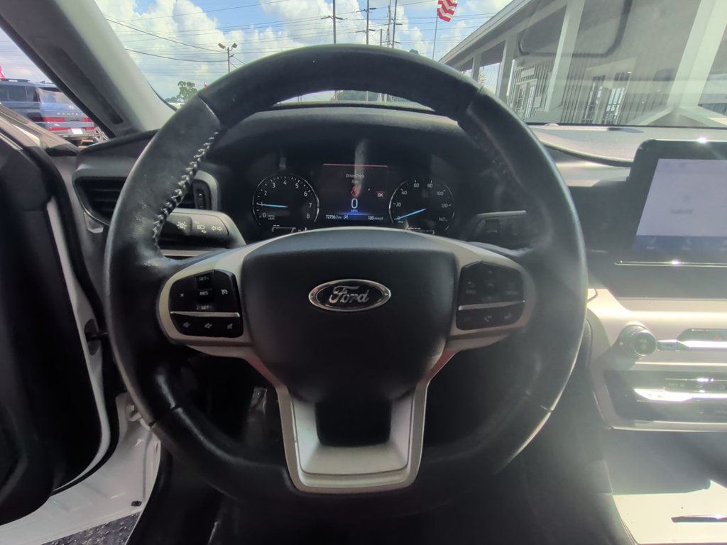 Ford Explorer XLT 4WD photo 15