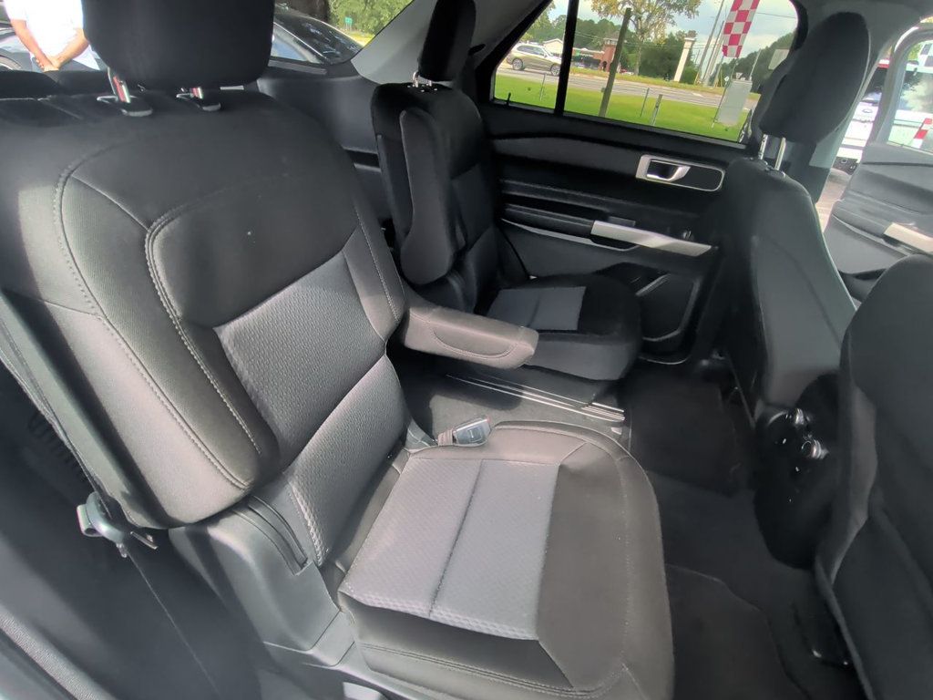 Ford Explorer XLT 4WD photo 22