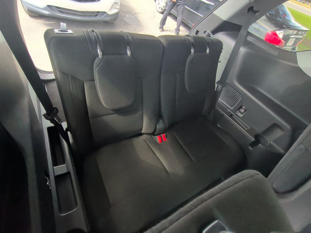 Ford Explorer XLT 4WD photo 23