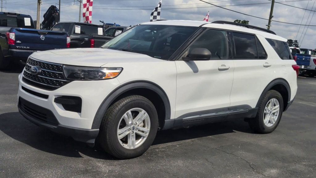 Ford Explorer XLT 4WD photo 4