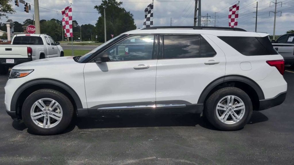Ford Explorer XLT 4WD photo 5