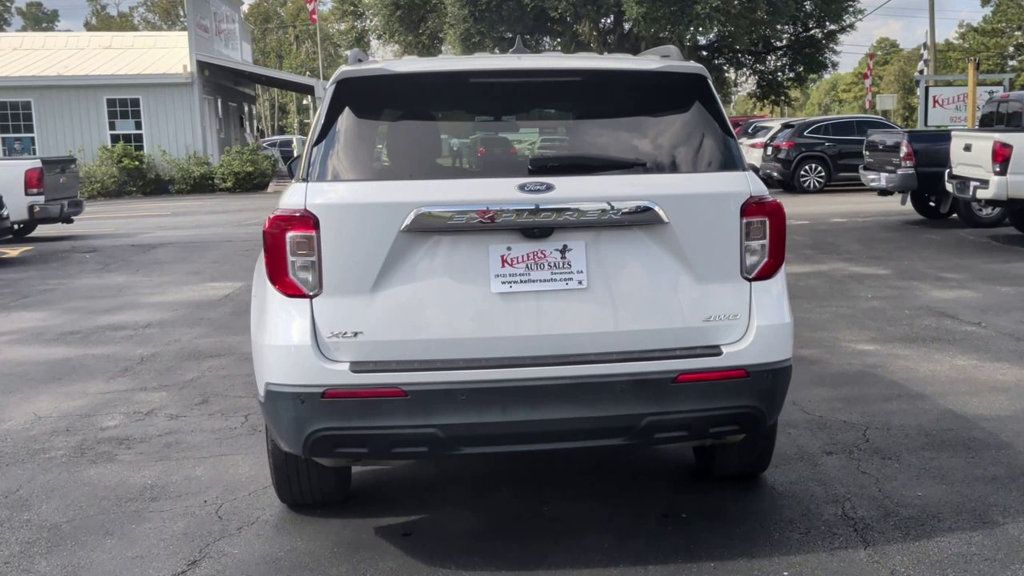 Ford Explorer XLT 4WD photo 7