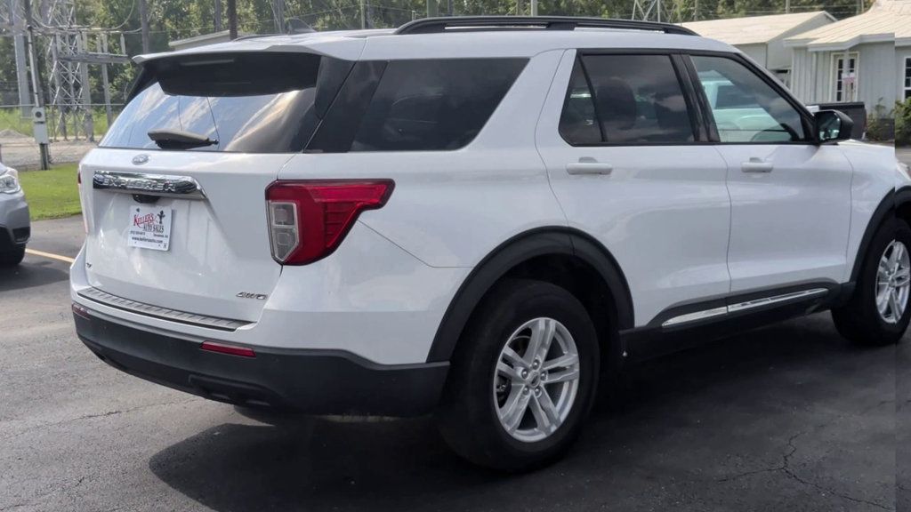 Ford Explorer XLT 4WD photo 8