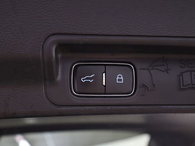 2022 Ford Explorer XLT 4WD - 23040129 - 22
