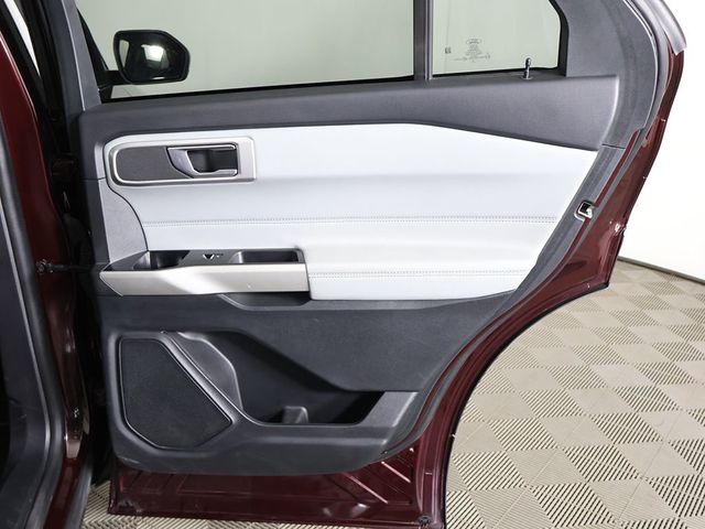 2022 Ford Explorer XLT 4WD - 23040129 - 28