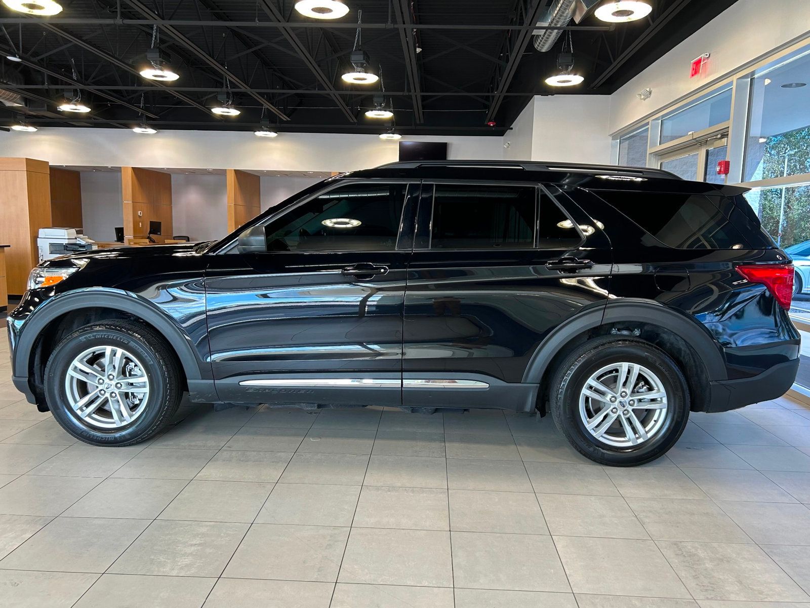 2022 Ford Explorer XLT photo 3