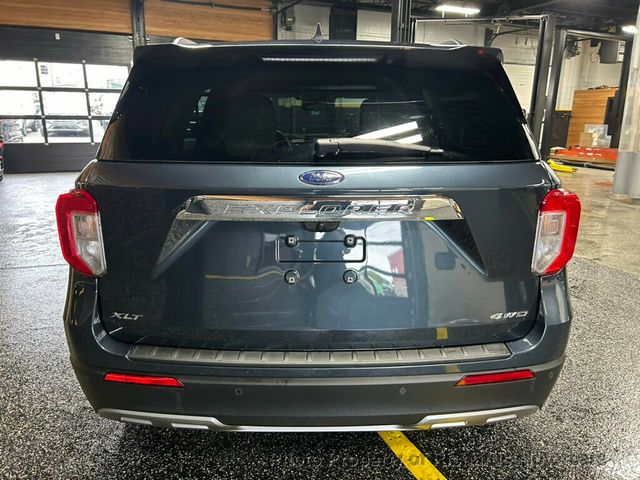 2022 Ford Explorer XLT 4WD's photo
