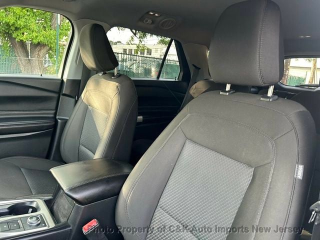 2022 Ford Explorer XLT 4WD - 23056125 - 60