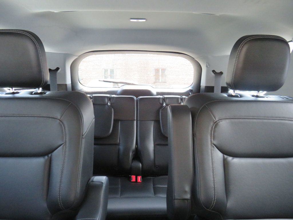 Ford Explorer photo 10