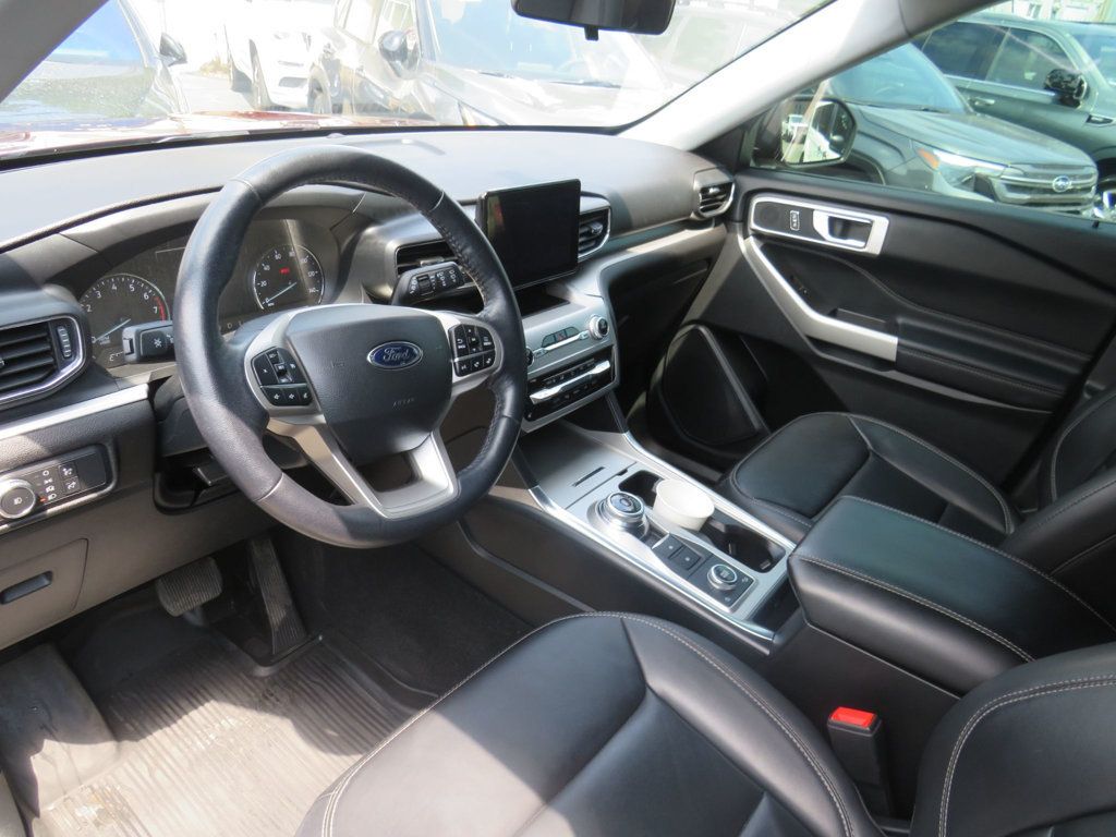 Ford Explorer photo 8