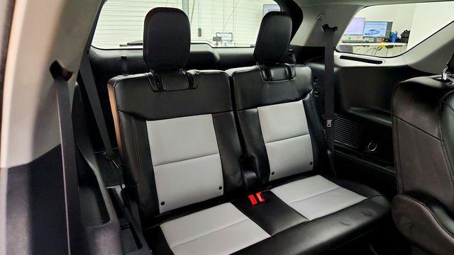 2022 Ford Explorer XLT 4WD w/ Equipment 202A, Sport Appearance, Twin Panel Moonroof - 23006177 - 22