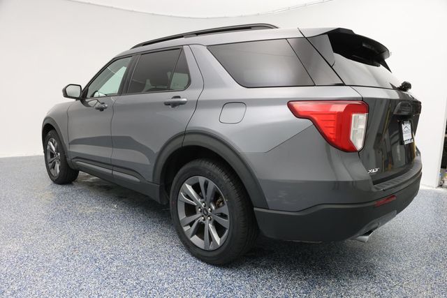 2022 Ford Explorer XLT 4WD with Equip. 202A, Twin Panel Moonroof & Sport Appearance - 22937501 - 4