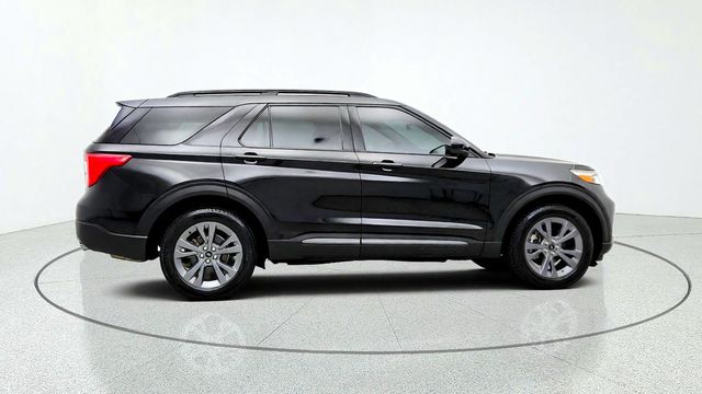 2022 Ford Explorer XLT 4WD w/ Sport Appearance Pkg, Moonroof & Co-Pilot360 Assist+ - 23088802 - 3