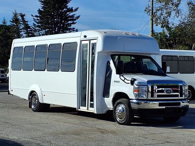 2022 Ford E-Series Cutaway 26 Passenger Shuttle Bus - 22976801 - 0