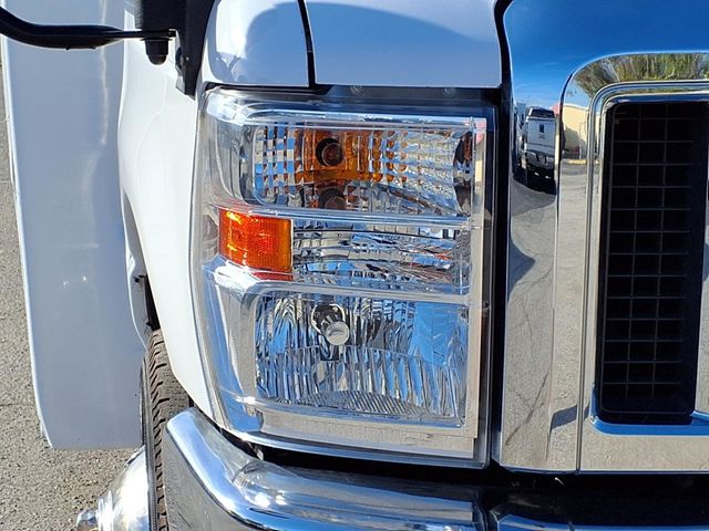 2022 Ford E-Series Cutaway 26 Passenger Shuttle Bus - 22976801 - 1