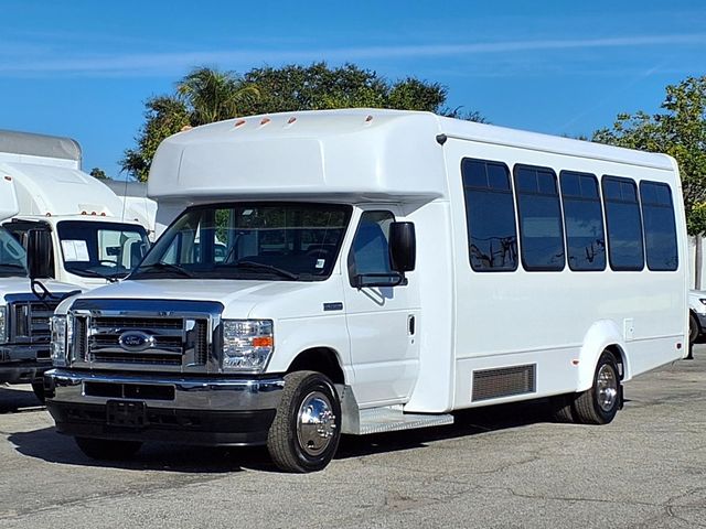 2022 Ford E-Series Cutaway 26 Passenger Shuttle Bus - 22976801 - 7