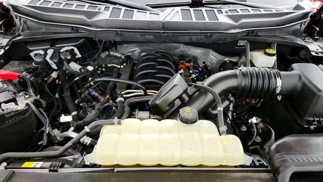 2022 Ford F-150 LARIAT 4WD SuperCrew 5.5' Box with Chrome Appearance, 501A & V8 - 22948638 - 25