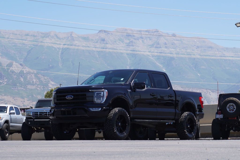 2022 Ford F-150 Lariat FX4 photo 2
